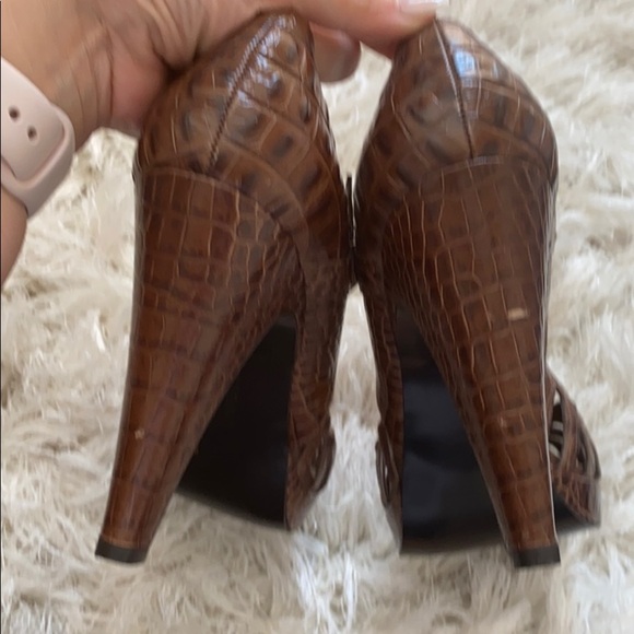 BCBGirls peep toe heels alligator like skin - Picture 4 of 9